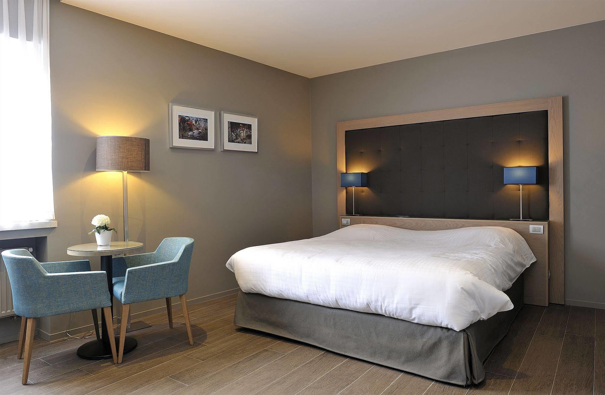 Parkhotel คอร์ตไรก์ ภายนอก รูปภาพ